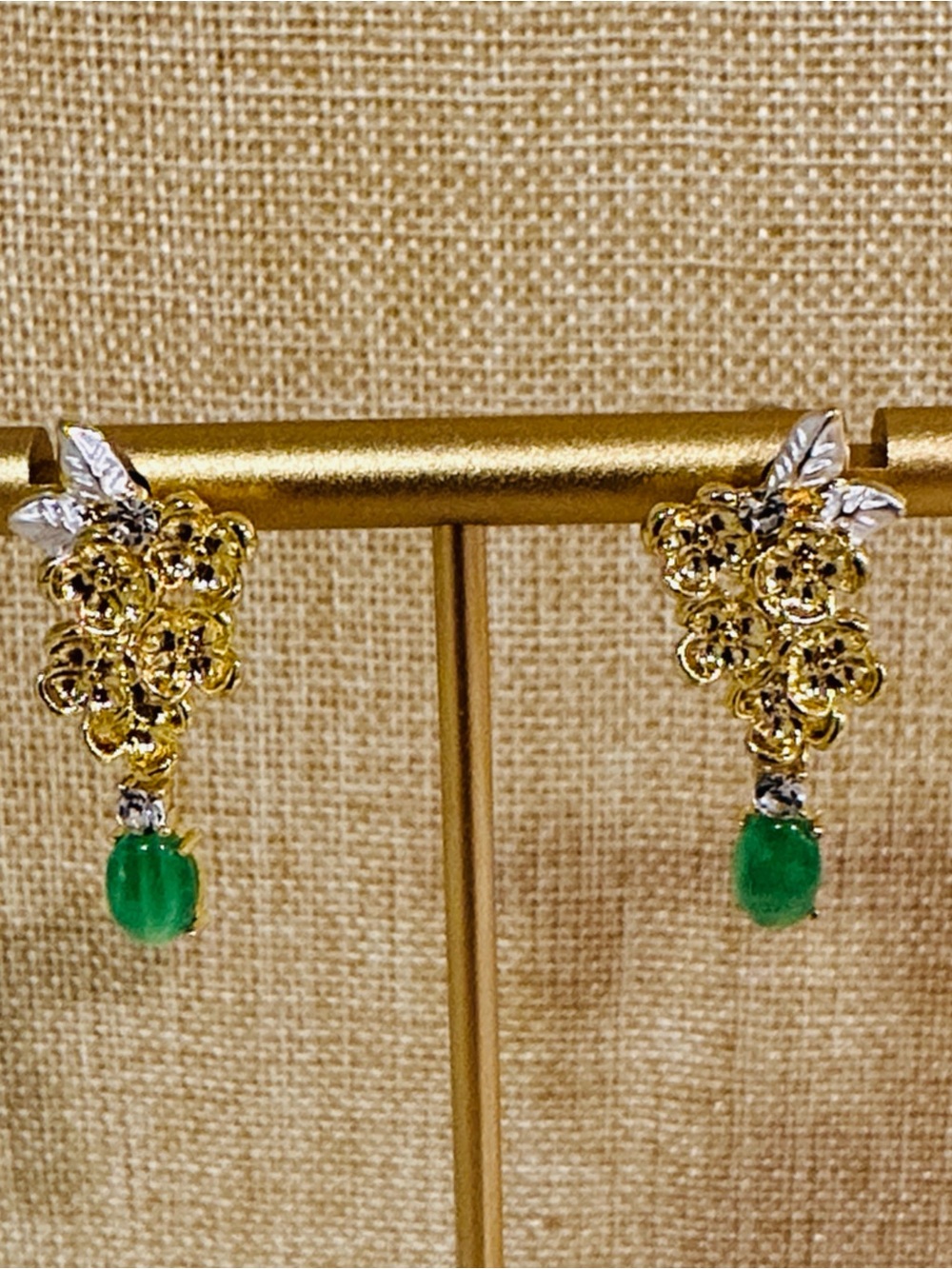 Fashion Jewelry Gold Floral Drop Earrings with Green Drops